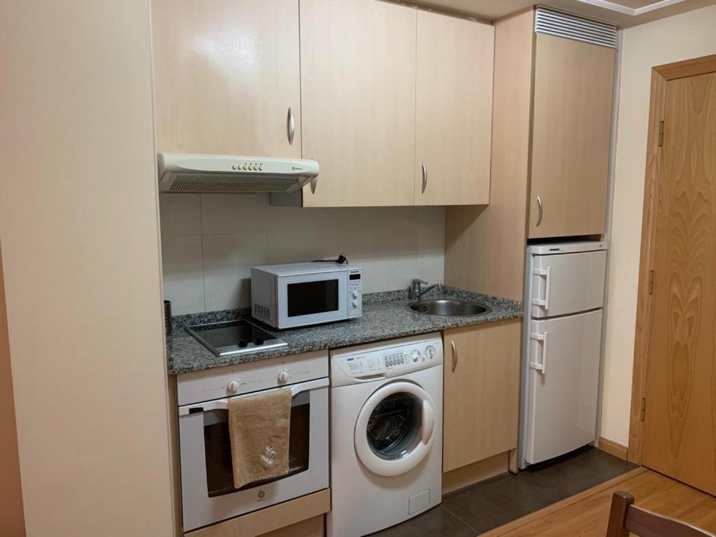 Apartamento Mota-2 Huca-Los Prados; Parking Y Wifi Gratis Oviedo Kültér fotó