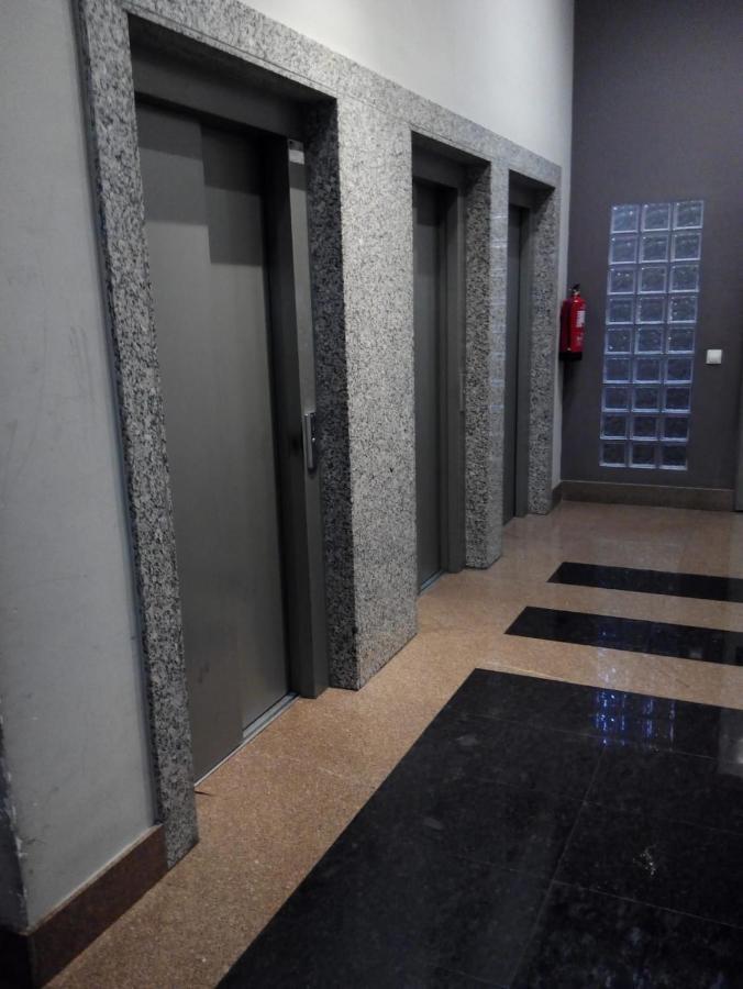 Apartamento Mota-2 Huca-Los Prados; Parking Y Wifi Gratis Oviedo Kültér fotó